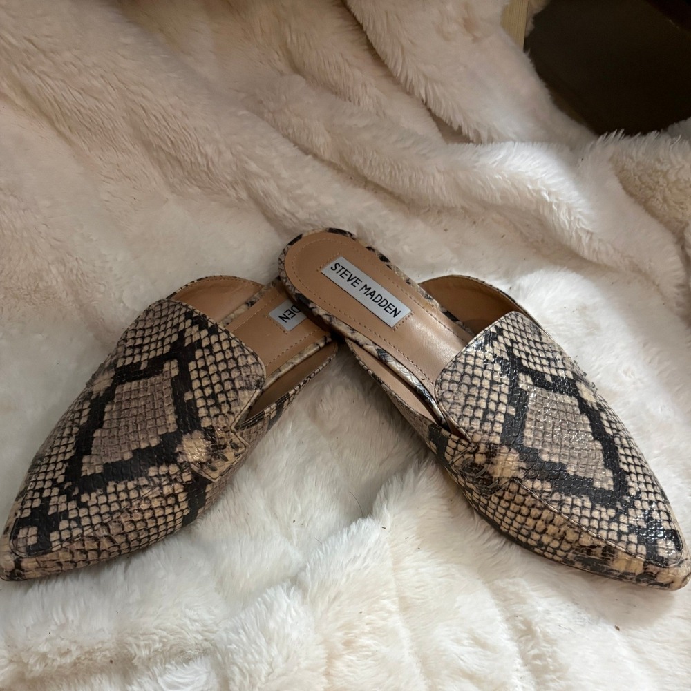 Steve Madden Womens Snakeskin Print Pointed Toe Mules Flat Loafers Neutral Tan